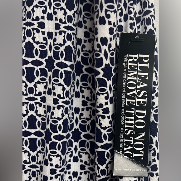 NWT Large Black and White New York & Company Drawstring Romper with pockets. - Picture 5 of 8